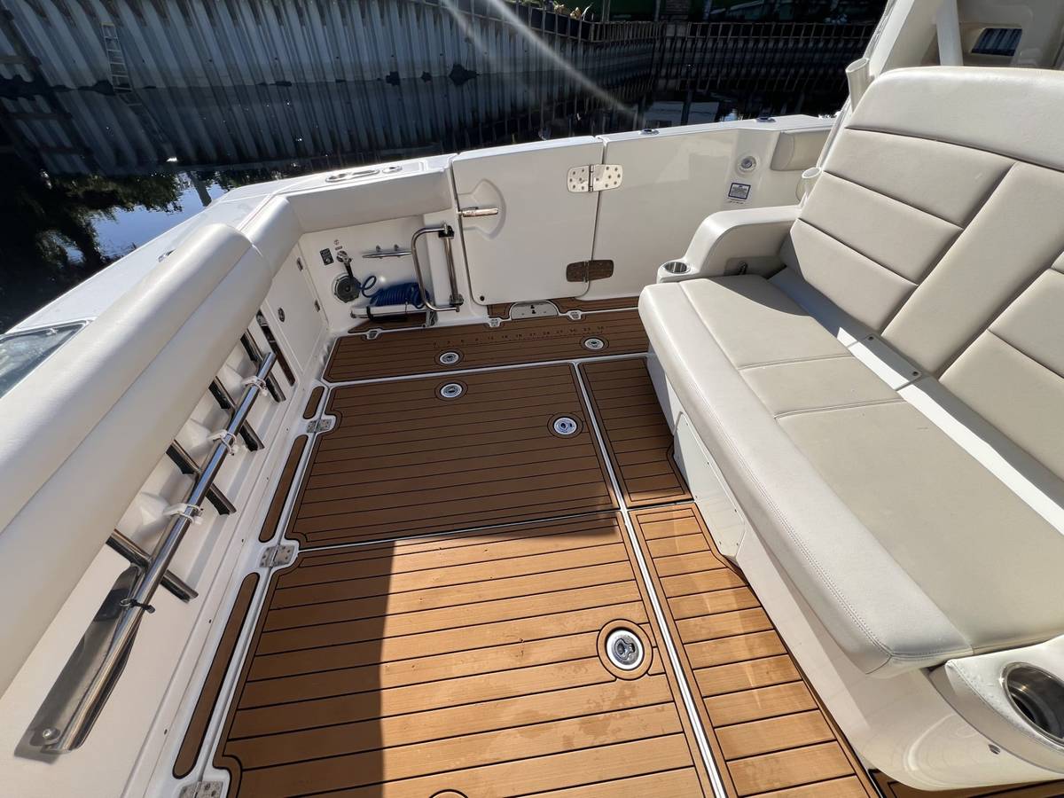 2017 Boston Whaler 380 Outrage "GLORY DAYS" photo 14