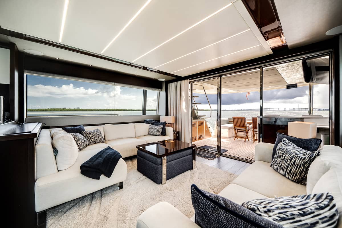 2019 Sunseeker 76 Flybridge "Lady M" photo 3