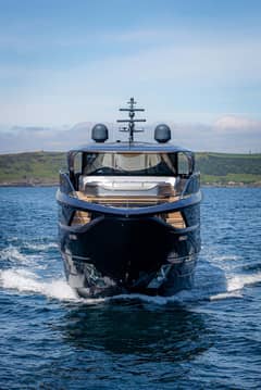 x95-exterior-blue-hull-sea-trial-10