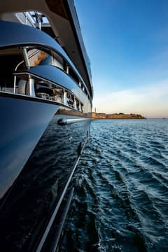 x95-exterior-blue-hull-sea-trial-12-rs