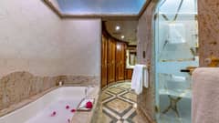 Master Ensuite Jacuzzi