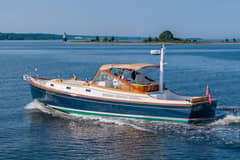 2000 Morris Wolf Class 44 "TARA JEANNE" photo 1