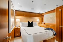 2005 Hatteras 100 Motor Yacht "MAGIC" photo 8