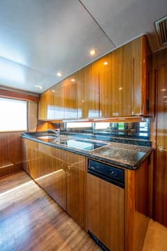 2005 Viking 74 Convertible "Reel Estate" photo 7