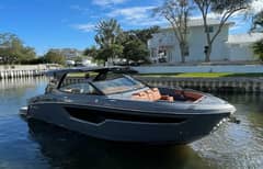 2023 Cruisers Yachts 38 GLS photo 3