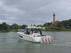 2021 Boston Whaler 420 Outrage "BFT" photo 7