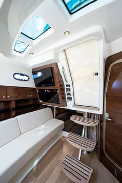 2021 Boston Whaler 345 Conquest photo 7