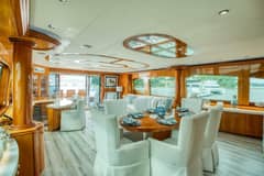 2007 Hatteras 80 Enclosed Bridge "MAJESTIK" photo 7