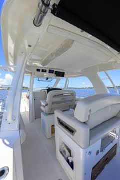 2020 Boston Whaler 350 Realm "DERRYN" photo 9
