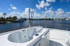 2012 Lazzara Yachts LSX 95 Flybridge photo 9
