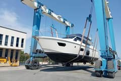2010 Ferretti Yachts 560 photo 2