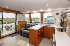 2002 Carver 530 Voyager Sky Lounge "NOW IS GOOD" photo 9
