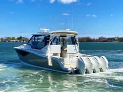2021 Boston Whaler 405 Conques "MerSea" photo 4
