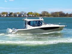 2021 Boston Whaler 405 Conques "MerSea" photo 2
