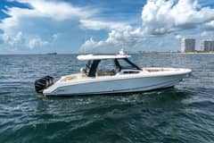 2023 Boston Whaler 350 Realm photo 2