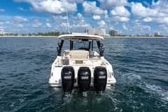 2023 Boston Whaler 350 Realm photo 3