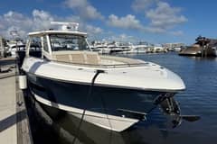 2017 Boston Whaler 420 Outrage photo 4
