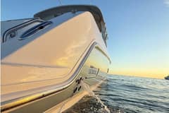 2017 Boston Whaler 420 Outrage photo 2