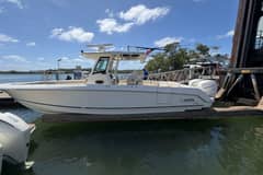 2019 Boston Whaler 330 Outrage photo 2