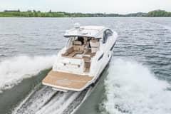 2017 Sea Ray Sundancer 350 Coupe photo 8