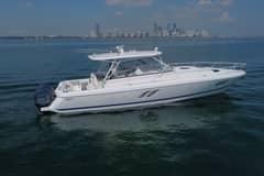 2017 Intrepid 475 Sport Yacht photo 6