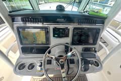 2014 Boston Whaler 350 Outrage photo 9