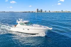 2008 Tiara Yachts 4300 Sovran photo 9