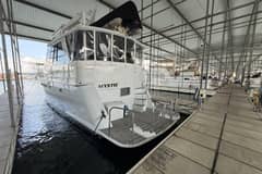 1998 Hatteras 52 Sport Deck Motor Yacht photo 9