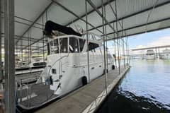 1998 Hatteras 52 Sport Deck Motor Yacht photo 3