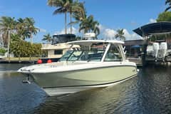 2018 Boston Whaler 320 Vantage photo 2