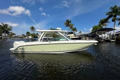2018 Boston Whaler 320 Vantage photo 1