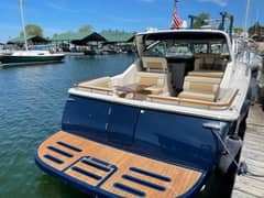 2012 Tiara Yachts 3100 Coronet photo 4