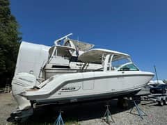 2018 Boston Whaler 320 Vantage "G-MAN" photo 2