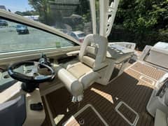 2018 Boston Whaler 320 Vantage "G-MAN" photo 9