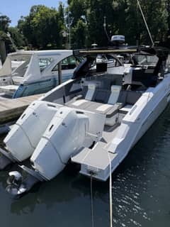2024 Cruisers Yachts photo 4
