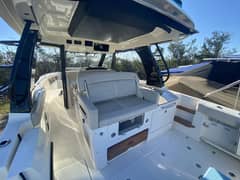 2023 Boston Whaler 350 Realm "UNPLUGGED" photo 7