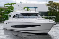 2019 Riviera 5400 Sport Yacht photo 2