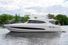 2019 Riviera 5400 Sport Yacht photo 6