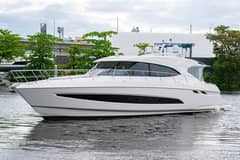 2019 Riviera 5400 Sport Yacht photo 7