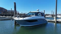 2023 Sea Ray 320 Sundancer photo 2