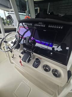 2024 Boston Whaler 330 Outrage photo 3