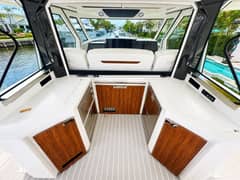 2024 Tiara Yachts 48 LS photo 5