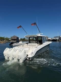 2021 Boston Whaler 380 Outrage "TOOTH AND NAIL" photo 3