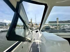 2022 Sea Ray 37 Sundancer 370 OB photo 8
