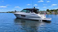 2016 Cruisers Yachts 45 Cantius "Black Pearl" photo 2