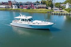 2021 Sabre 48 Salon Express "Miss Maggie" photo 3