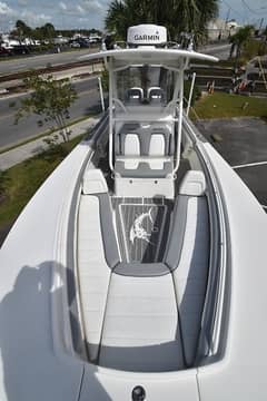 2018 Regulator 28 Forward Seating photo 8
