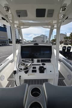 2018 Regulator 28 Forward Seating photo 5