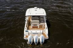 2021 Boston Whaler Realm photo 8