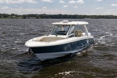 2021 Boston Whaler Realm photo 2
